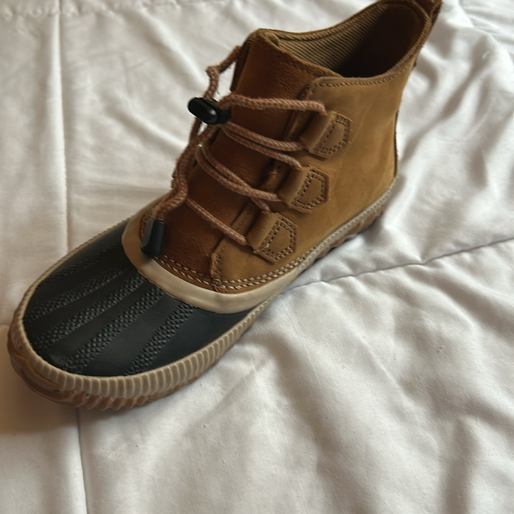 Sorel Tan and Black Laced Waterproof Boots Size 4 - Picture 10 of 11